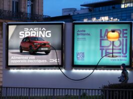 Dacia et La Redoute illuminent la fin d'année avec une campagne publicitaire innovante